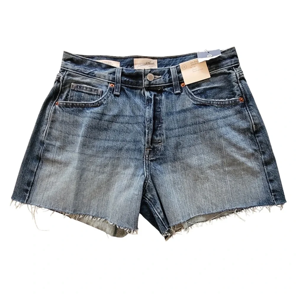 NWT‎ Universal Thread 90s Baggy Shorts Women 6 Mid Rise Button Fly Raw Hem Denim